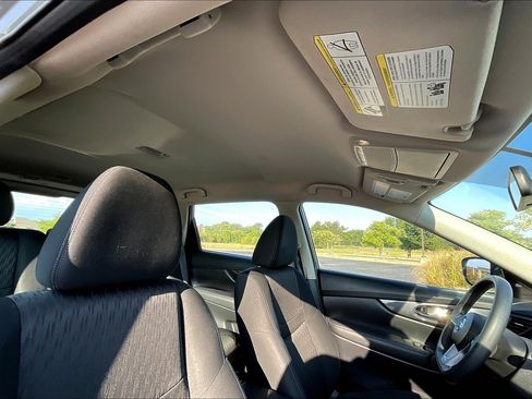 Used 2018 Nissan Rogue S image 12