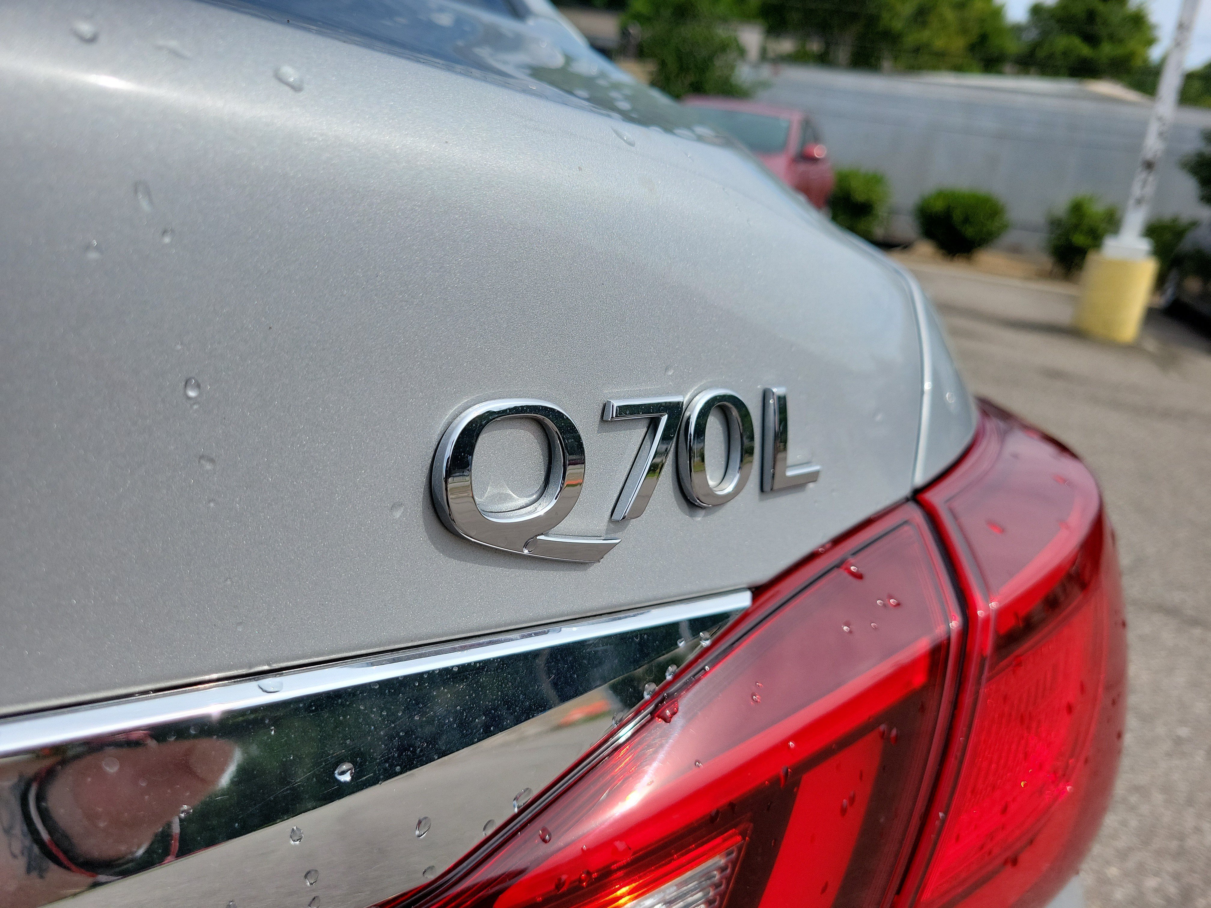 Used 2017 INFINITI Q70 L 3.7 w/ Deluxe Touring Package AWD/4WD image 26