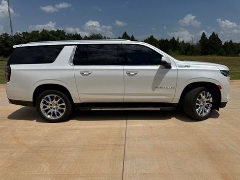 Used 2021 Chevrolet Suburban High Country AWD/4WD image 4