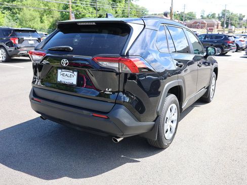 Used 2021 Toyota RAV4 LE AWD/4WD image 7