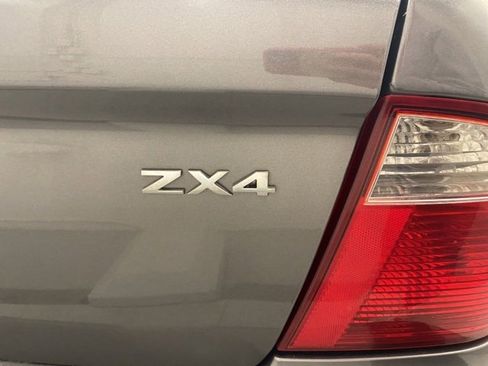 Used 2005 Ford Focus ZX4 Sedan image 29