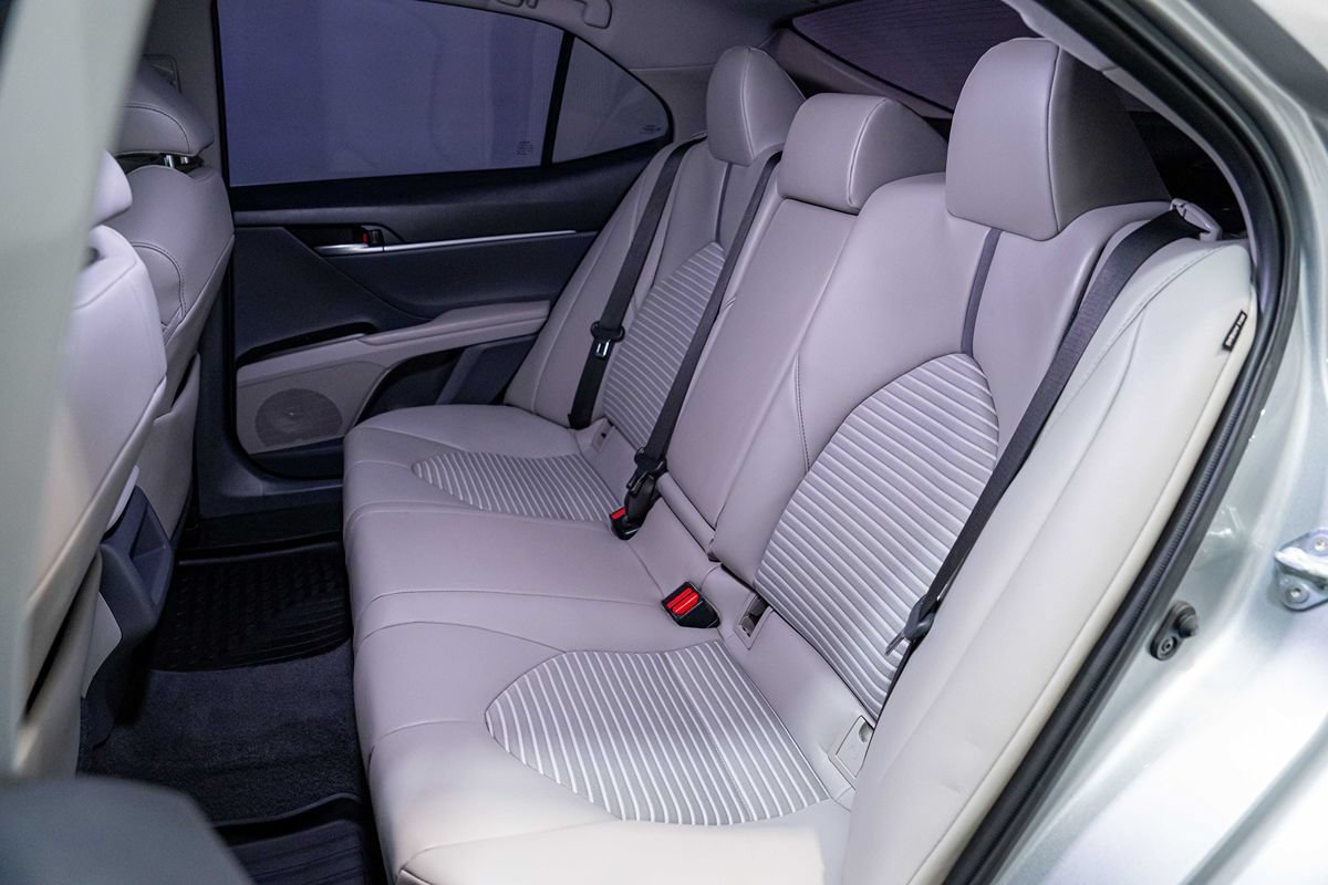 Used 2021 Toyota Camry SE w/ Convenience Package FWD image 11