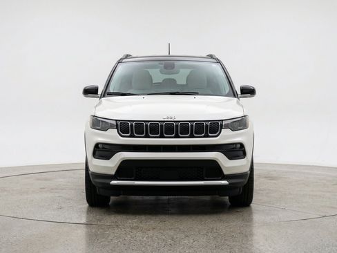 Used 2025 Jeep Compass Limited AWD/4WD image 2