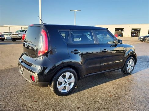 Used 2018 Kia Soul Base w/ Convenience Package image 2