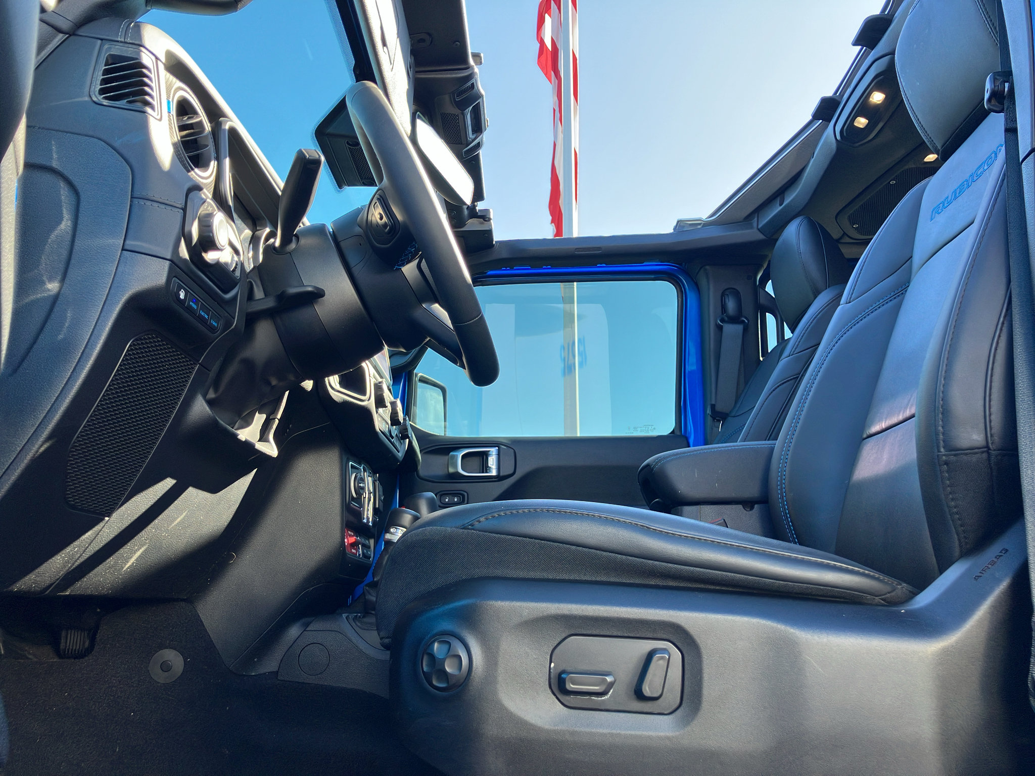 Used 2024 Jeep Wrangler Unlimited Rubicon 4xe AWD/4WD image 28