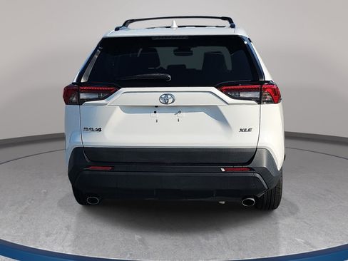 Used 2021 Toyota RAV4 XLE w/ Convenience Package FWD image 6
