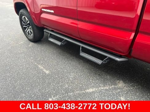 Used 2022 Toyota Tacoma TRD Sport w/ TRD Premium Sport Package AWD/4WD image 31