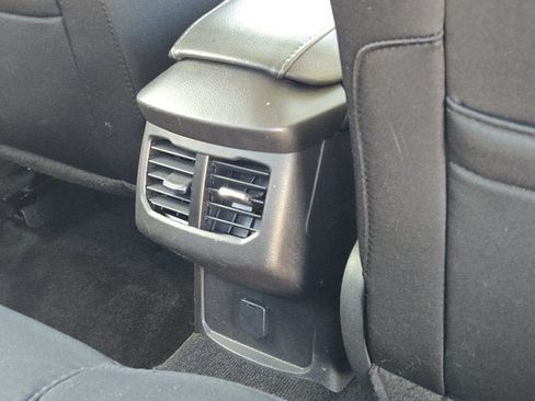 Used 2016 Ford Fusion SE FWD image 9