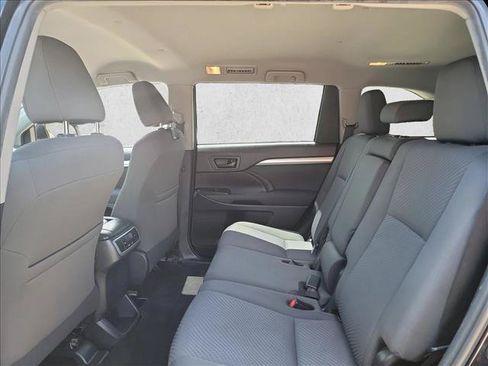 Used 2019 Toyota Highlander LE FWD image 14
