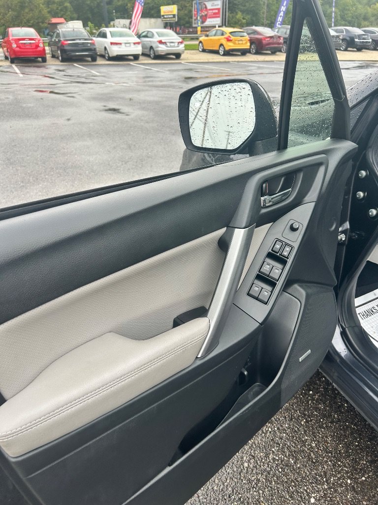 Used 2016 Subaru Forester 2.5i Touring w/ Popular Package #2 AWD/4WD image 9