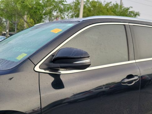 Used 2019 Toyota Highlander XLE image 29