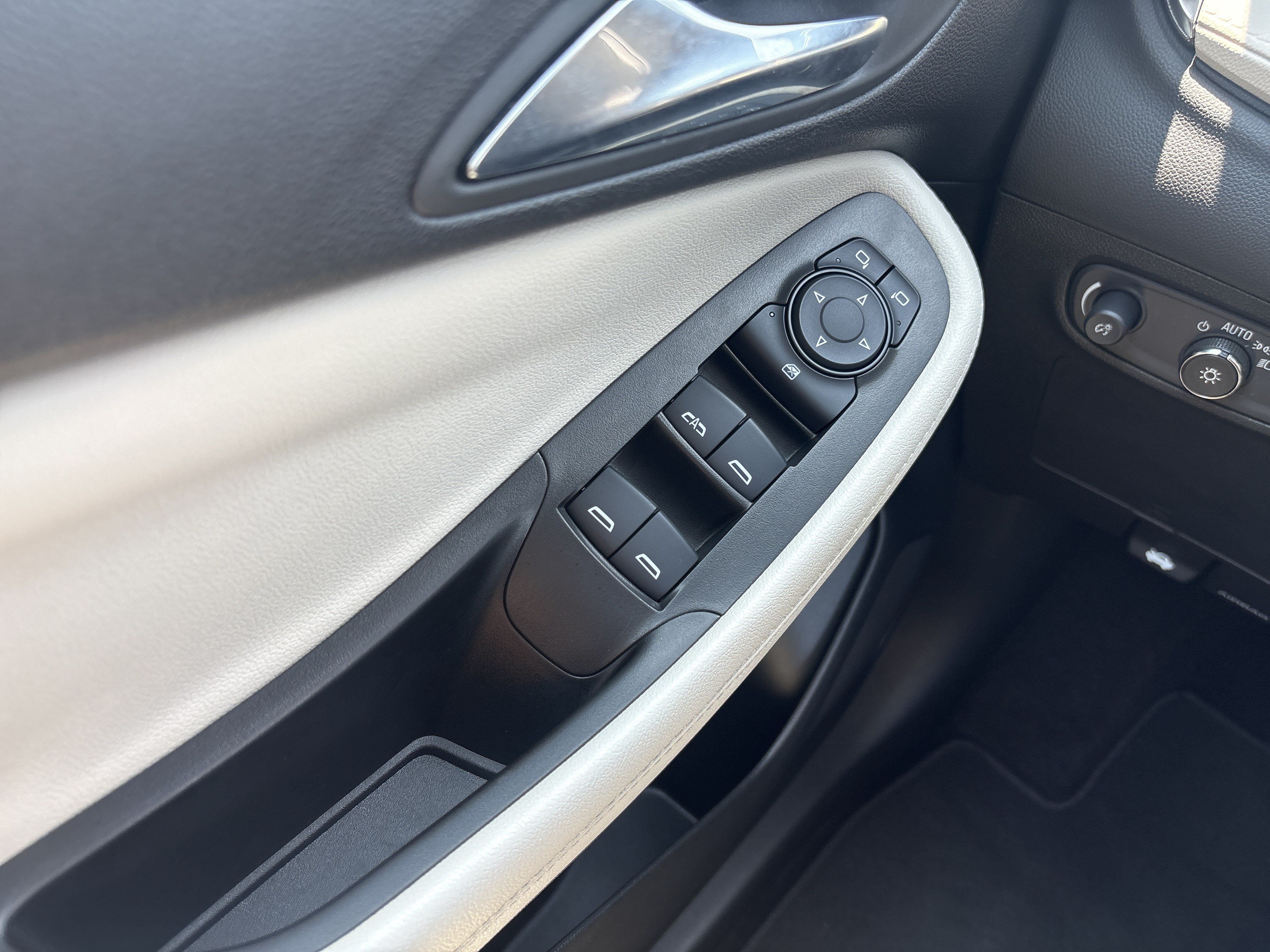 Used 2023 Buick Encore GX Select w/ Sport Touring Package FWD image 15
