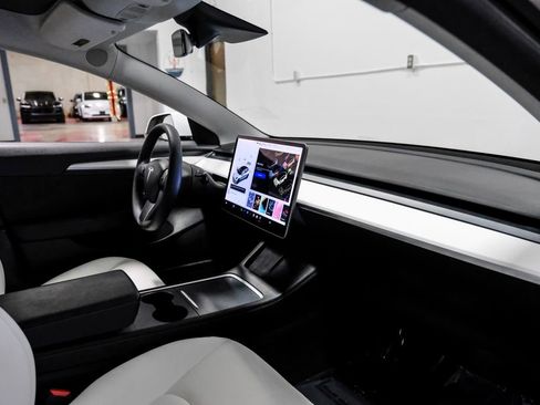 Used 2021 Tesla Model 3 Long Range image 15