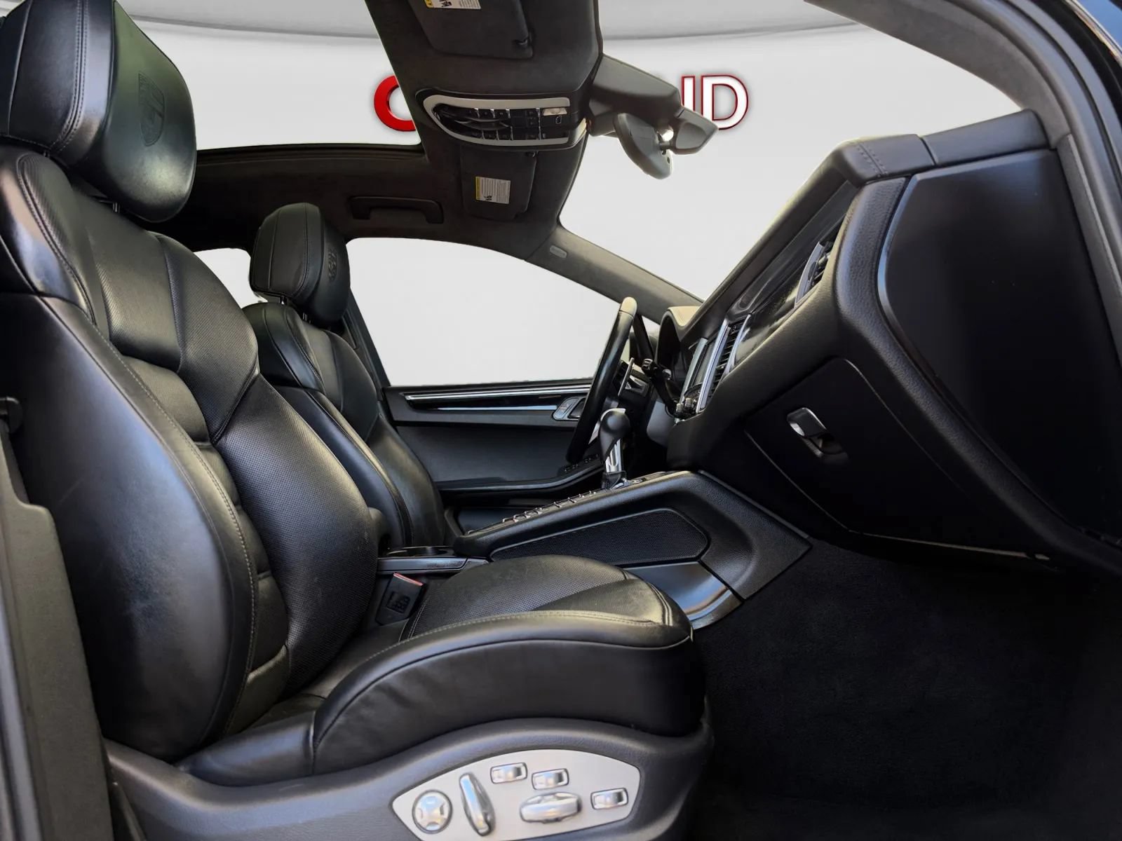 Used 2015 Porsche Macan Turbo AWD/4WD image 25