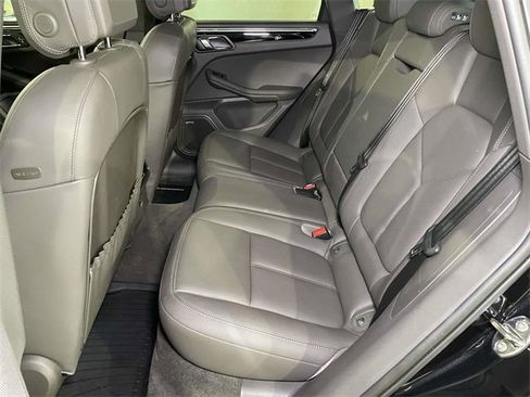 Used 2025 Porsche Macan image 18