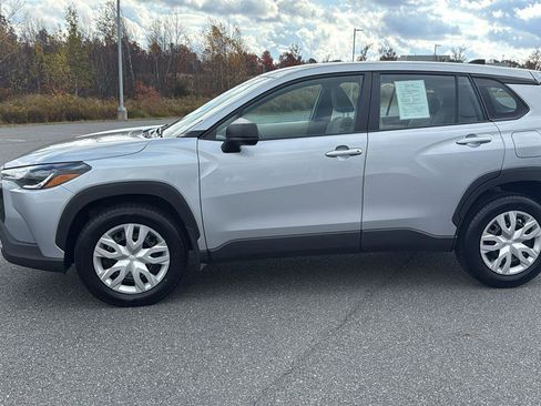 Used 2022 Toyota Corolla Cross L image 12