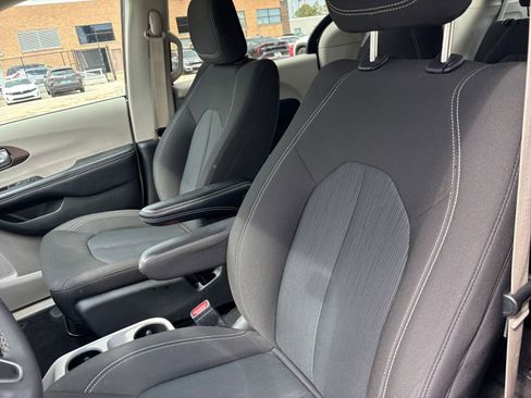 Used 2023 Chrysler Voyager LX FWD image 35