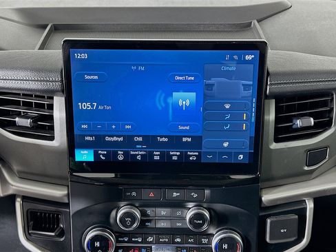 Used 2024 Ford Expedition Max XLT image 21