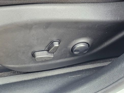 Used 2022 Jeep Cherokee Limited image 23