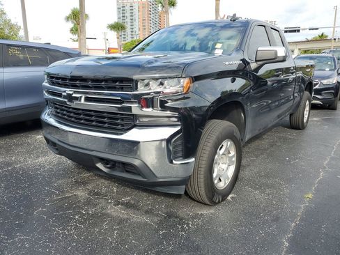 Used 2020 Chevrolet Silverado 1500 LT w/ Trailering Package image 2