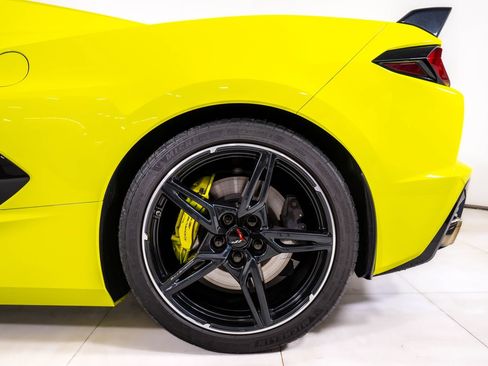 Used 2021 Chevrolet Corvette Stingray Premium Conv w/ Z51 Performance Package RWD image 15