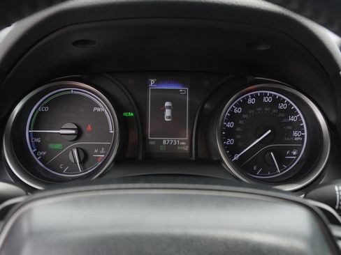 Used 2022 Toyota Camry SE w/ Cold Weather Package FWD image 19