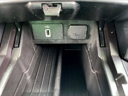 Used 2018 Ford Explorer XLT w/ Equipment Group 202A image 15