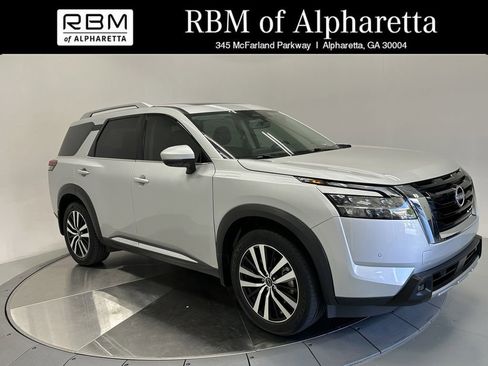 Used 2023 Nissan Pathfinder Platinum image 1