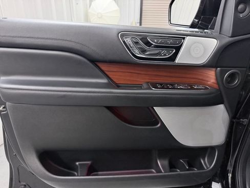 Used 2019 Lincoln Navigator Reserve AWD/4WD image 12