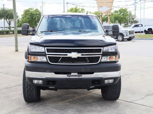 Used 2006 Chevrolet Silverado 2500 LT w/ Heavy-Duty Power Package image 3
