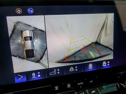 Used 2023 Chevrolet Colorado Trail Boss w/ Technology Package image 23