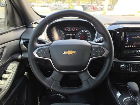 Used 2023 Chevrolet Traverse LT FWD image 16