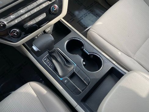 Used 2021 Kia Sedona LX image 20