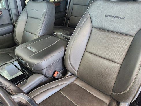 Certified 2025 GMC Yukon Denali image 8