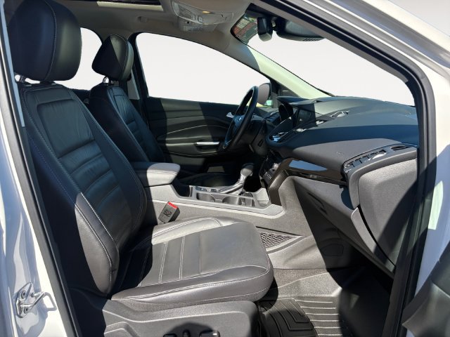 Used 2017 Ford Escape Titanium w/ Equipment Group 301A AWD/4WD image 15