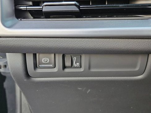 Used 2025 Cadillac XT4 Premium Luxury image 25