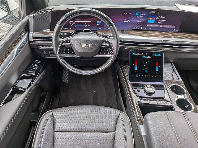 Certified 2025 Cadillac Escalade Premium Luxury AWD/4WD image 19