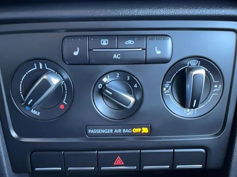 Used 2012 Volkswagen Beetle 2.0T image 11