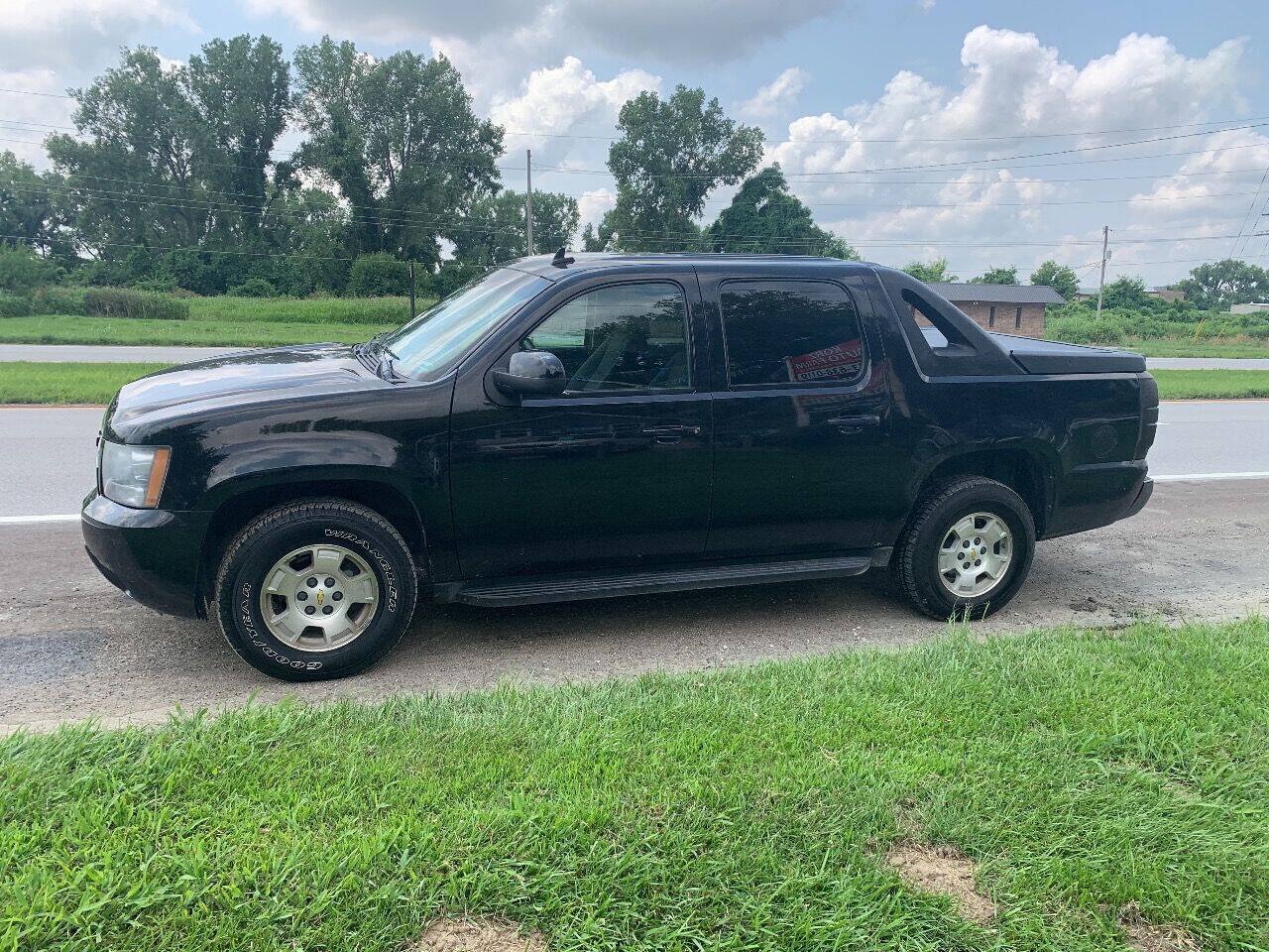 Used 2009 Chevrolet Avalanche LT w/ Convenience Package #1 AWD/4WD image 5