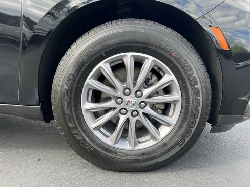 Used 2023 Buick Enclave Premium image 10