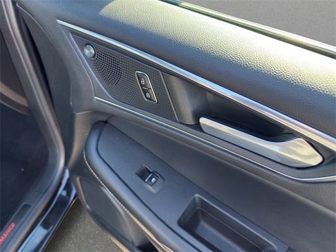 Used 2022 Ford Edge ST image 27