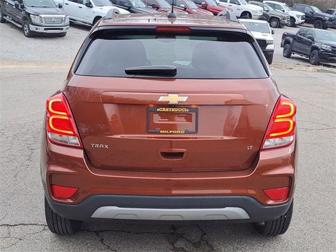 Used 2019 Chevrolet Trax LT w/ LT Convenience Package image 4