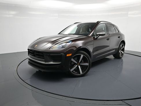 Certified 2023 Porsche Macan Turbo image 1