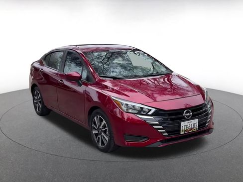 Used 2025 Nissan Versa SV image 3