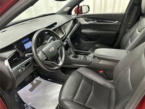 Used 2025 Cadillac XT6 Premium Luxury image 15