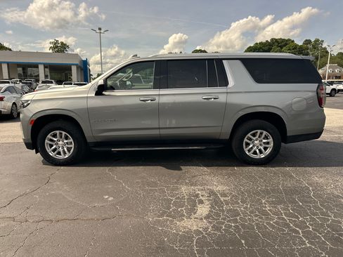 Used 2024 Chevrolet Suburban LT RWD image 5