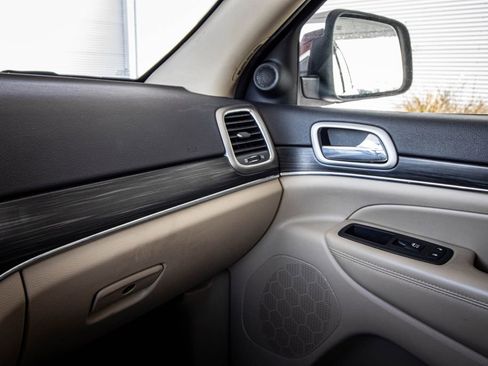 Used 2020 Jeep Grand Cherokee Limited image 30