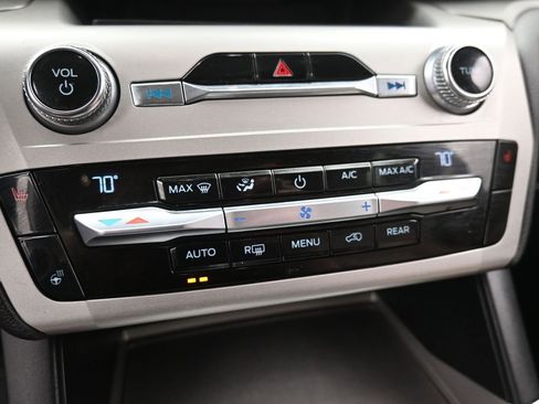 Used 2021 Ford Explorer XLT w/ Equipment Group 202A image 17