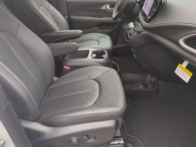 New 2026 Chrysler Pacifica Select FWD image 22