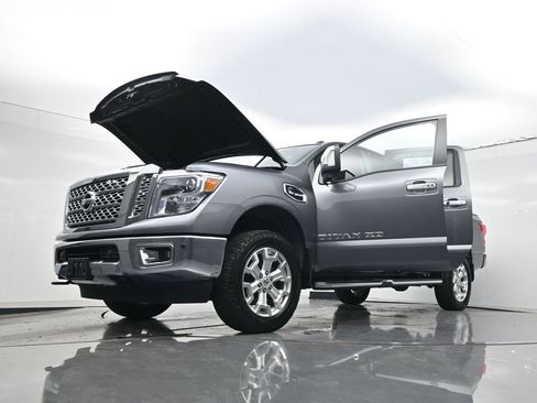 Used 2016 Nissan Titan SL RWD image 32